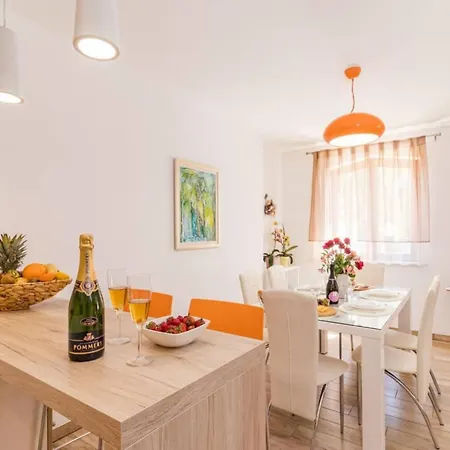 Nyaraló Pietra By Interhome