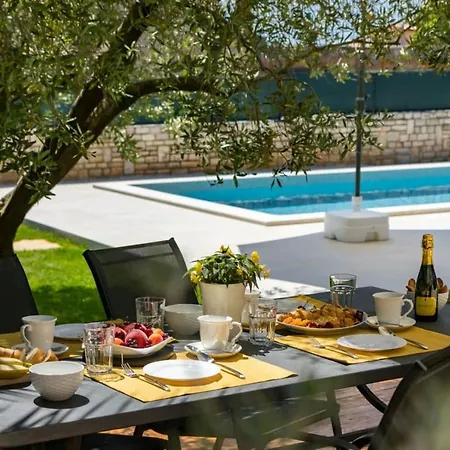 Pietra By Interhome Galižana